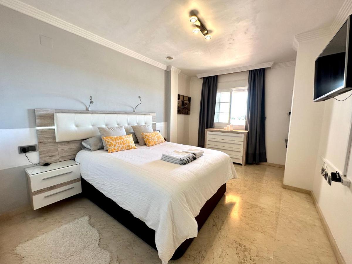 Moderno Apartamento Con Preciosas Vistas Al Mar En Urbanizacion Con Piscina - Rio Real 11 2G マルベーリャ エクステリア 写真