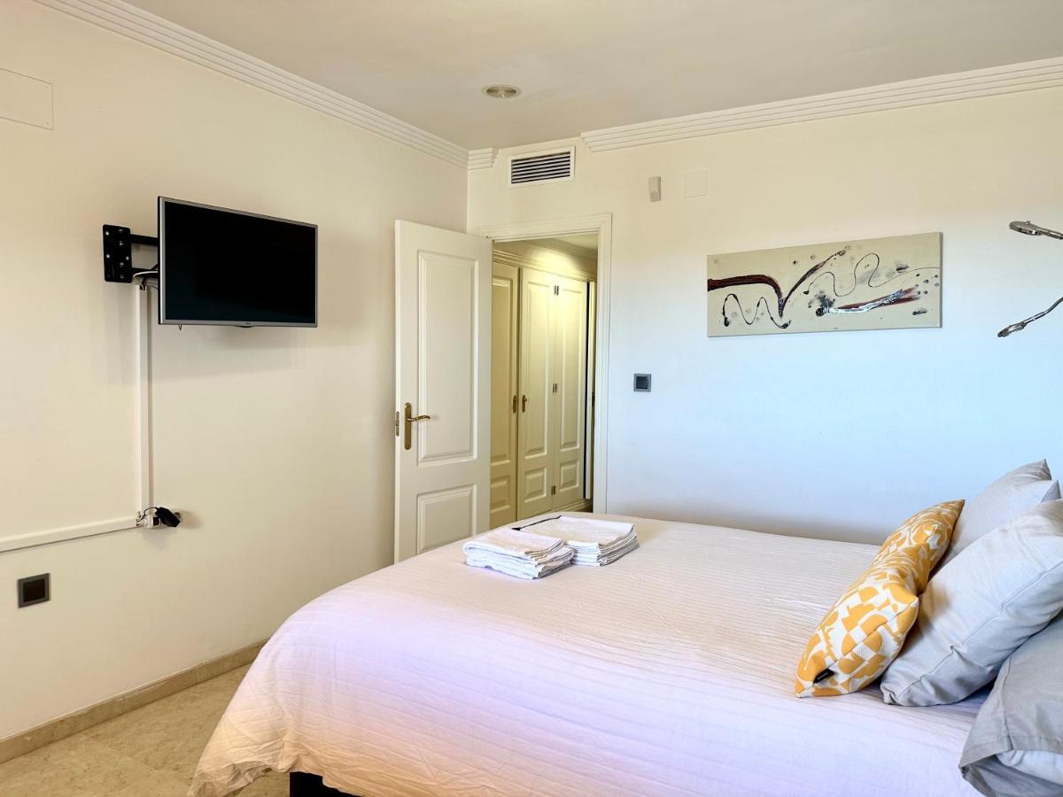 Moderno Apartamento Con Preciosas Vistas Al Mar En Urbanizacion Con Piscina - Rio Real 11 2G マルベーリャ エクステリア 写真