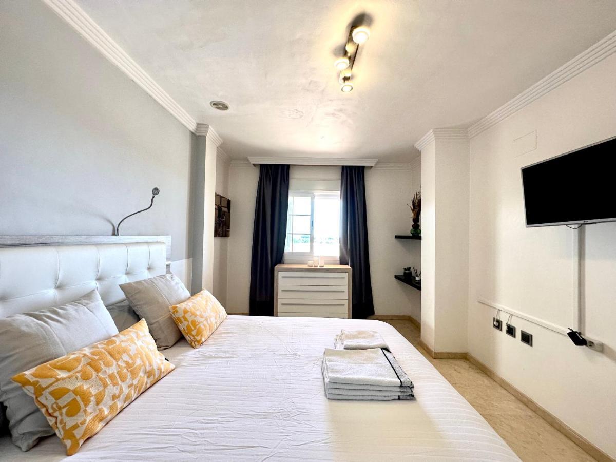 Moderno Apartamento Con Preciosas Vistas Al Mar En Urbanizacion Con Piscina - Rio Real 11 2G マルベーリャ エクステリア 写真