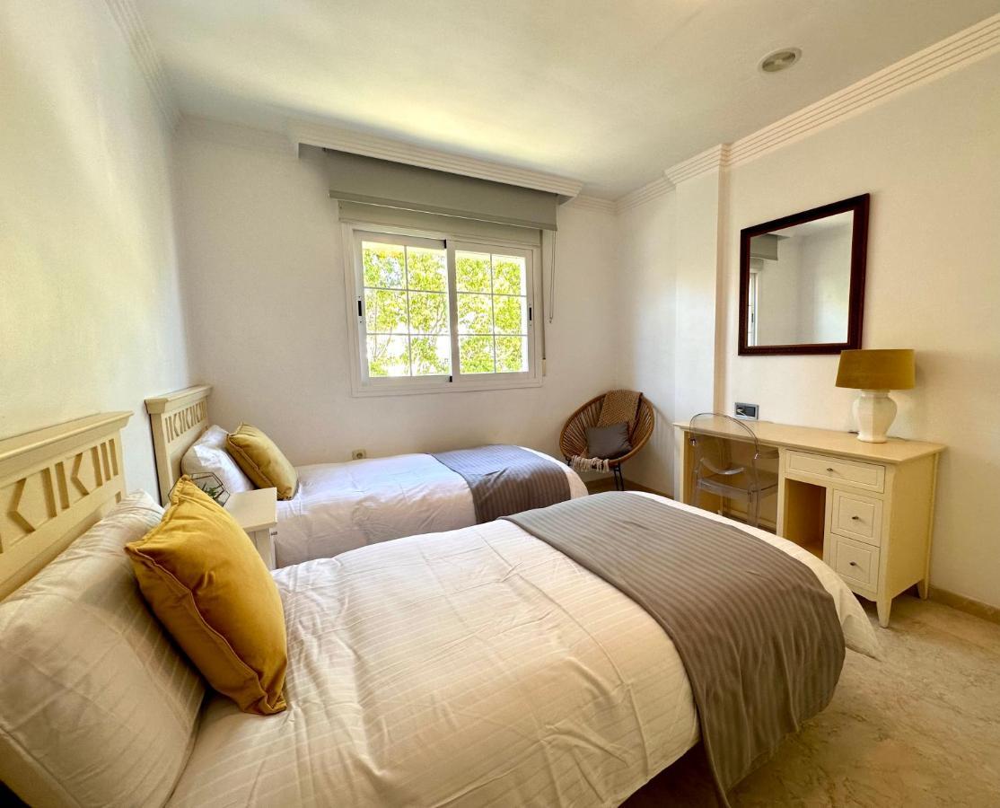 Moderno Apartamento Con Preciosas Vistas Al Mar En Urbanizacion Con Piscina - Rio Real 11 2G マルベーリャ エクステリア 写真